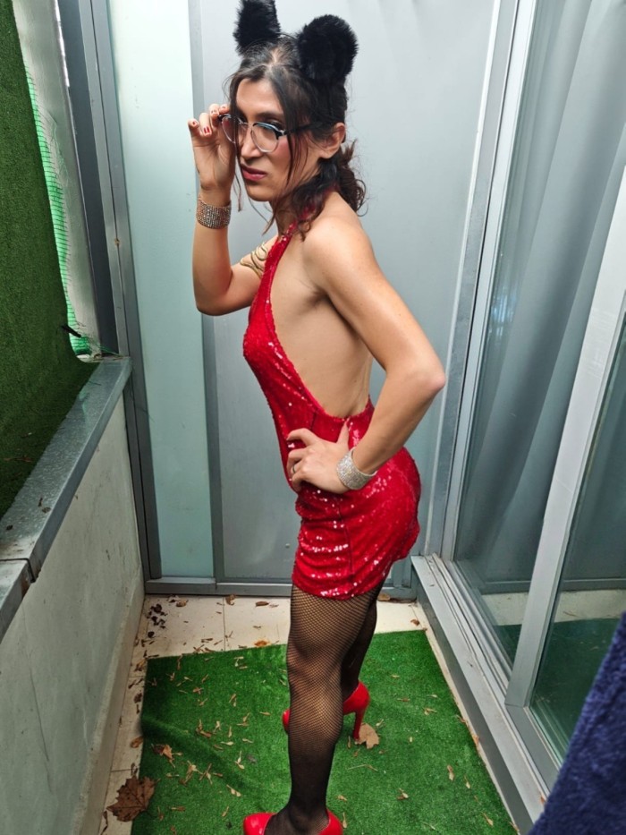 Travesti muy femenina Fiestera super caliente