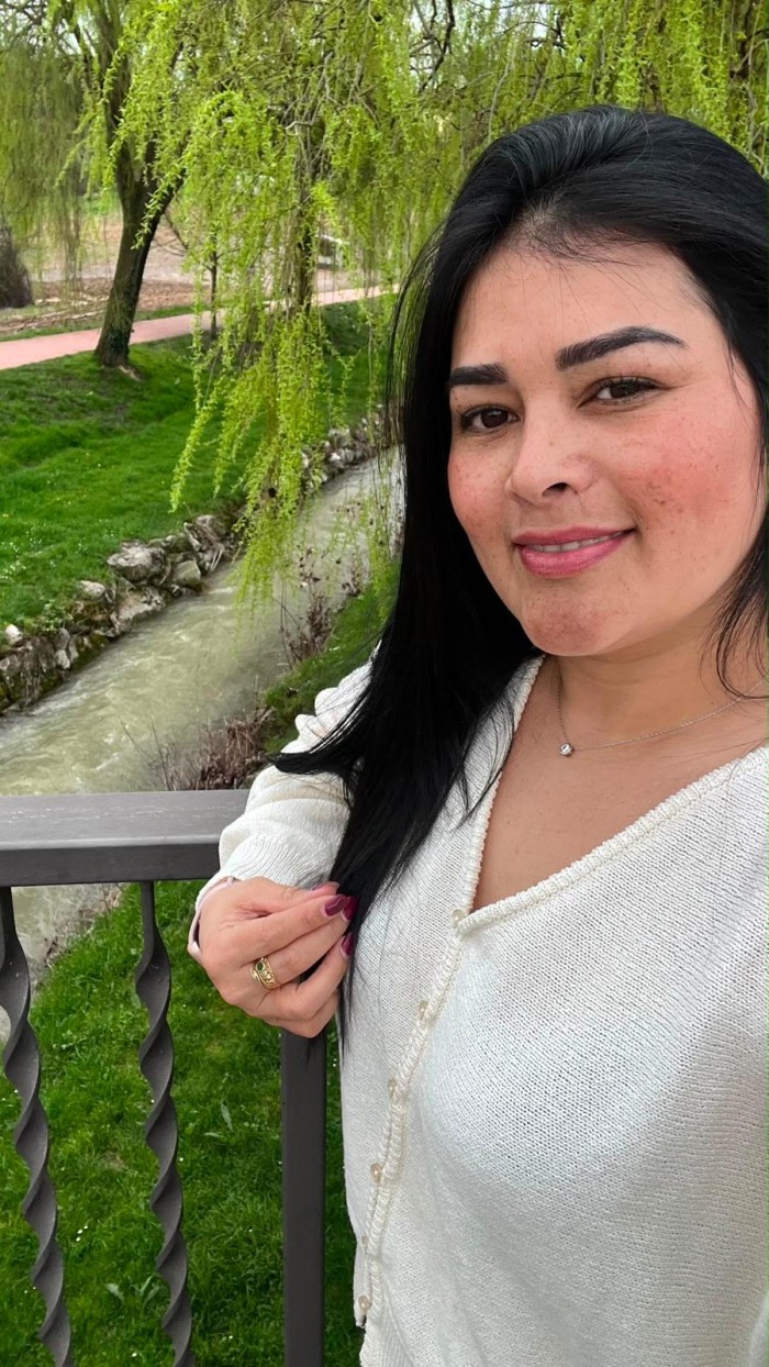 EN CALLE BENJAMIN TUDELA…ENTREGADA CACHONDA IMPLICADA DESEOSA DE PLACER