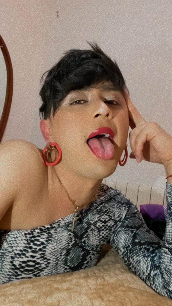 Vanessa chica trans femenina activa y pasiva.