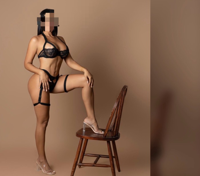 TIENES LA FANTASIA DE UNA CHICA COMO YO, LLAMAME