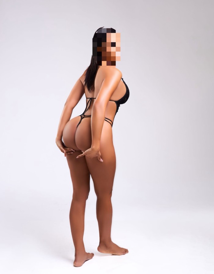 TIENES LA FANTASIA DE UNA CHICA COMO YO, LLAMAME