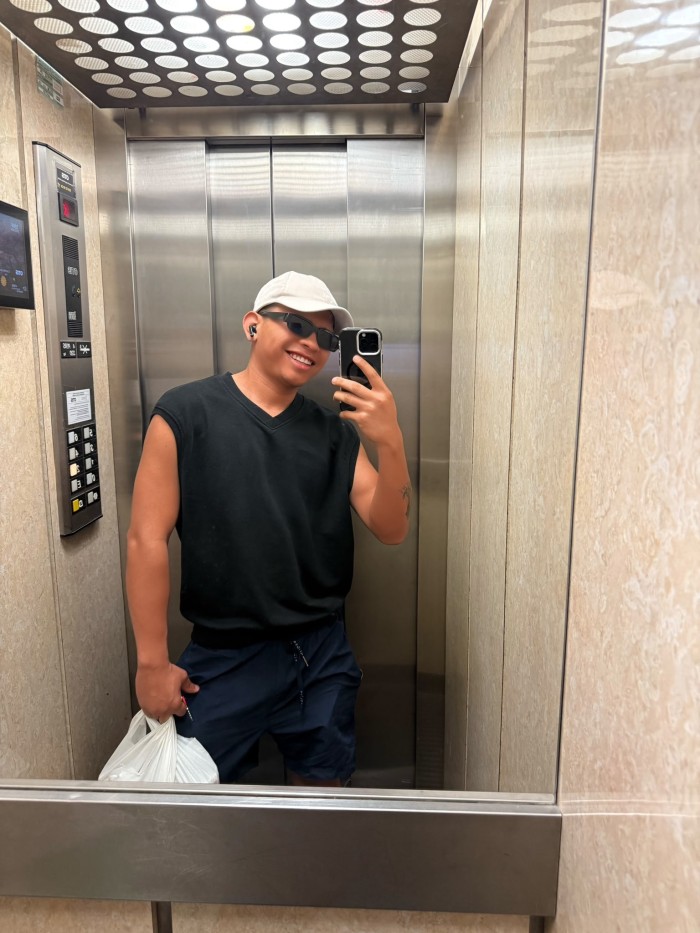 JOVEN IMPLICADO Y DOTADO PARA QUE DISFRUTES DE UN