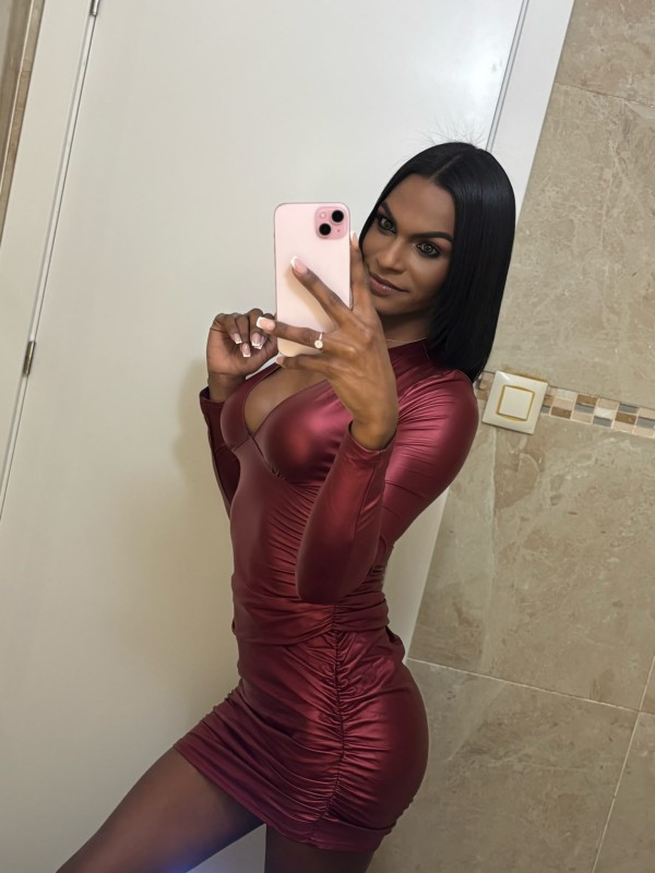 Sofia cuerpo de Diosa y muy cariñosa.