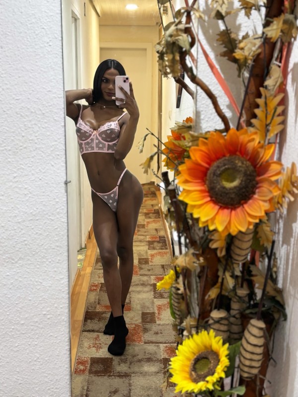 Sofia cuerpo de Diosa y muy cariñosa.