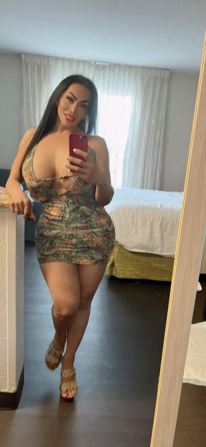 Travesti voluptuosa al natural todo llamame ya