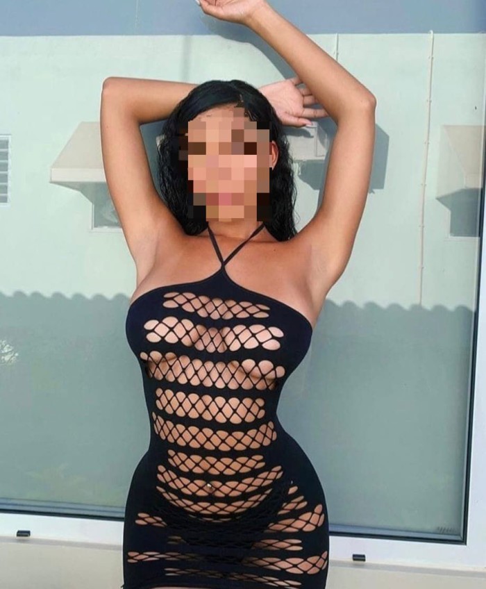 EN TORREMOLINOS MUJER EXQUISITA CON GANAS DE SEXO