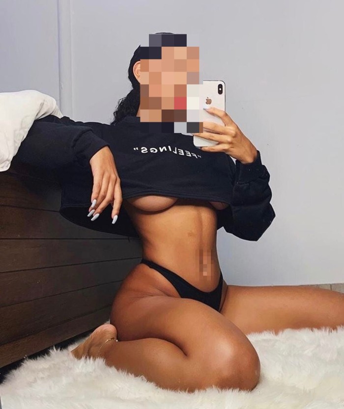 EN TORREMOLINOS MUJER EXQUISITA CON GANAS DE SEXO