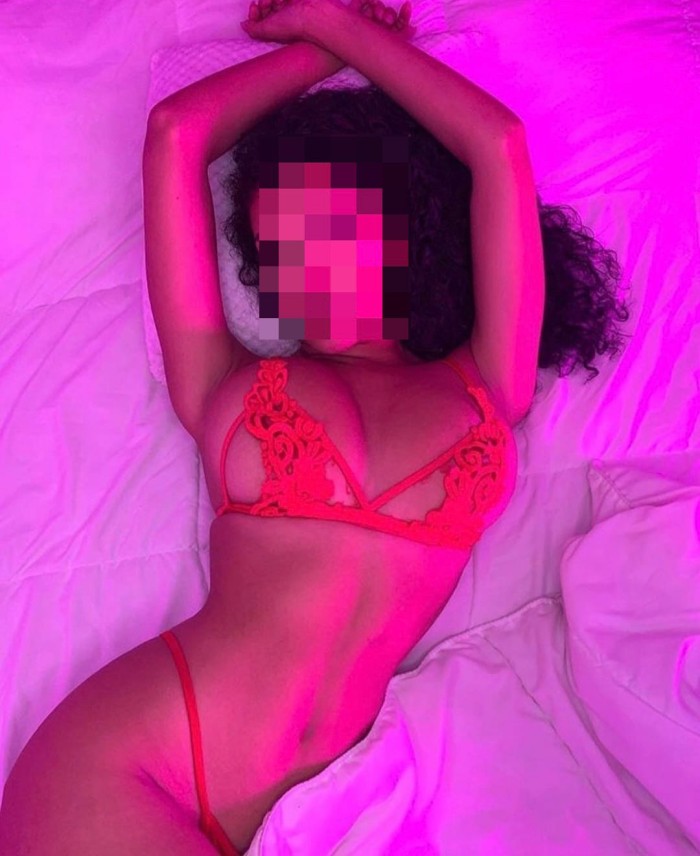 EN TORREMOLINOS MUJER EXQUISITA CON GANAS DE SEXO