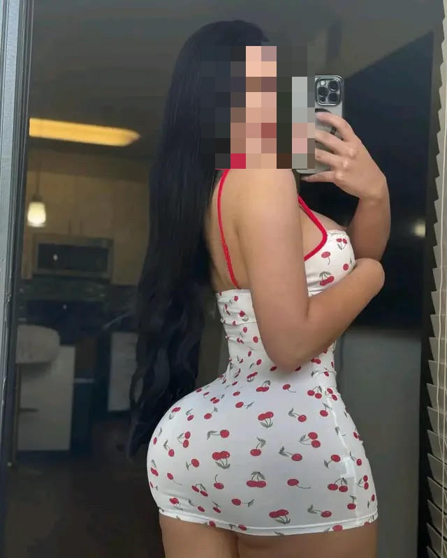 JOVEN VENEZOLANA FIESTERA EN NERVIÓN SEVILLA 24H