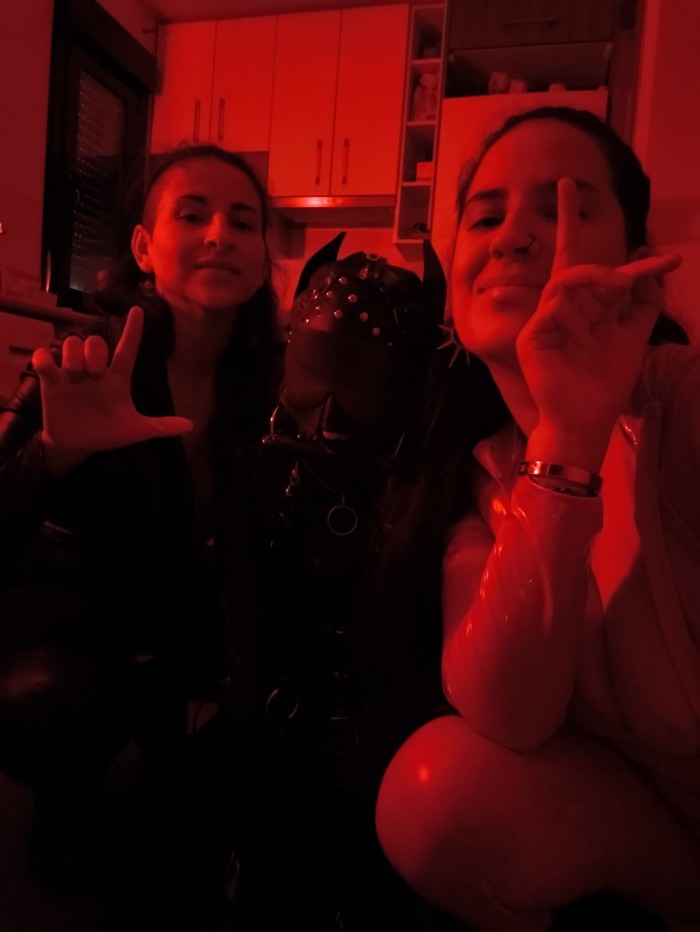 Dúo Mistress del pegging en Madrid