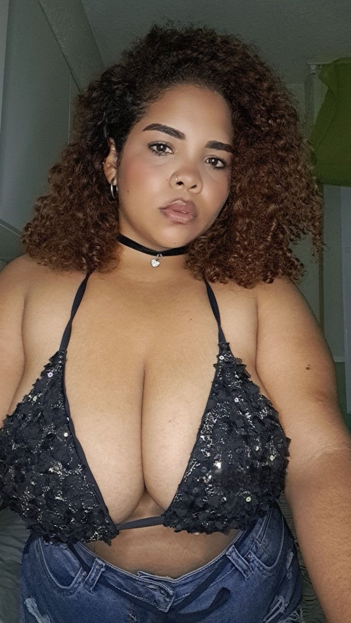 Laly chica colombiana total implicada e intensa