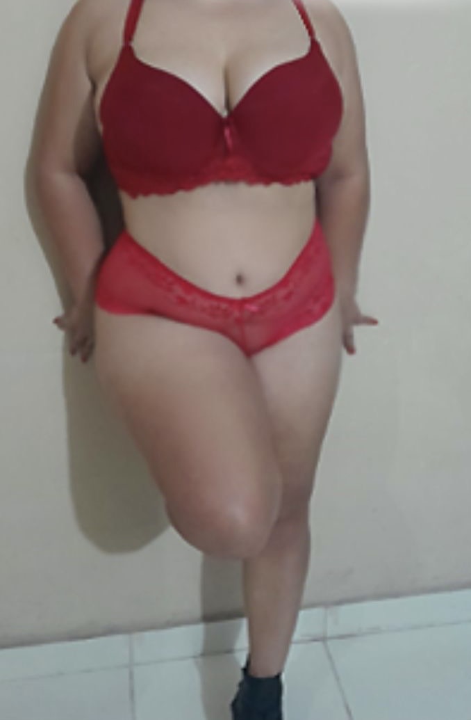 Sexy latina y madurita con el chochito caliente!