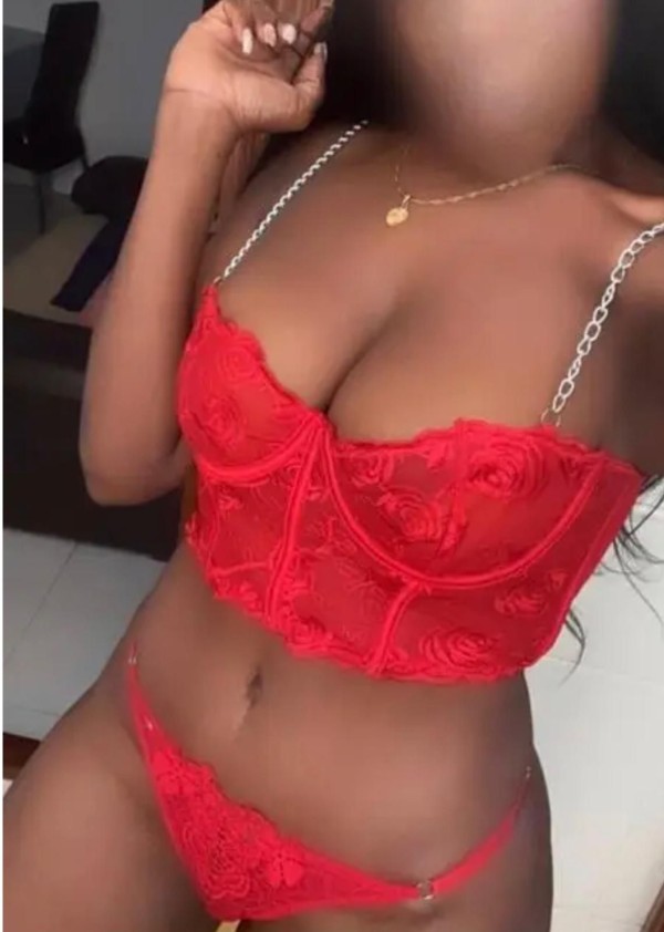 complaciente adicta al sexo y muy cachonda