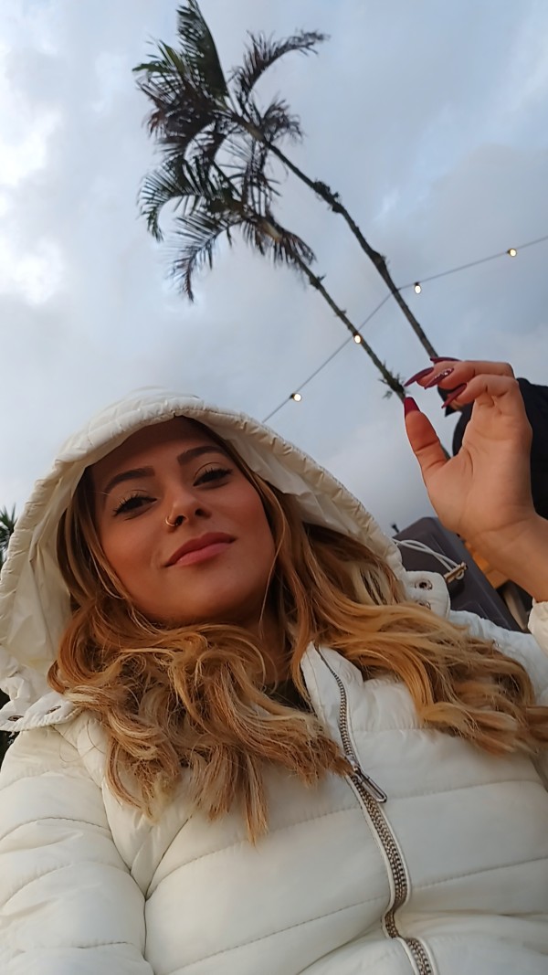 IVONNY COLOMBIANA CACHONDA JUGUETONA FOTOS REALES FIESTERA TRATO DE NOVIOS