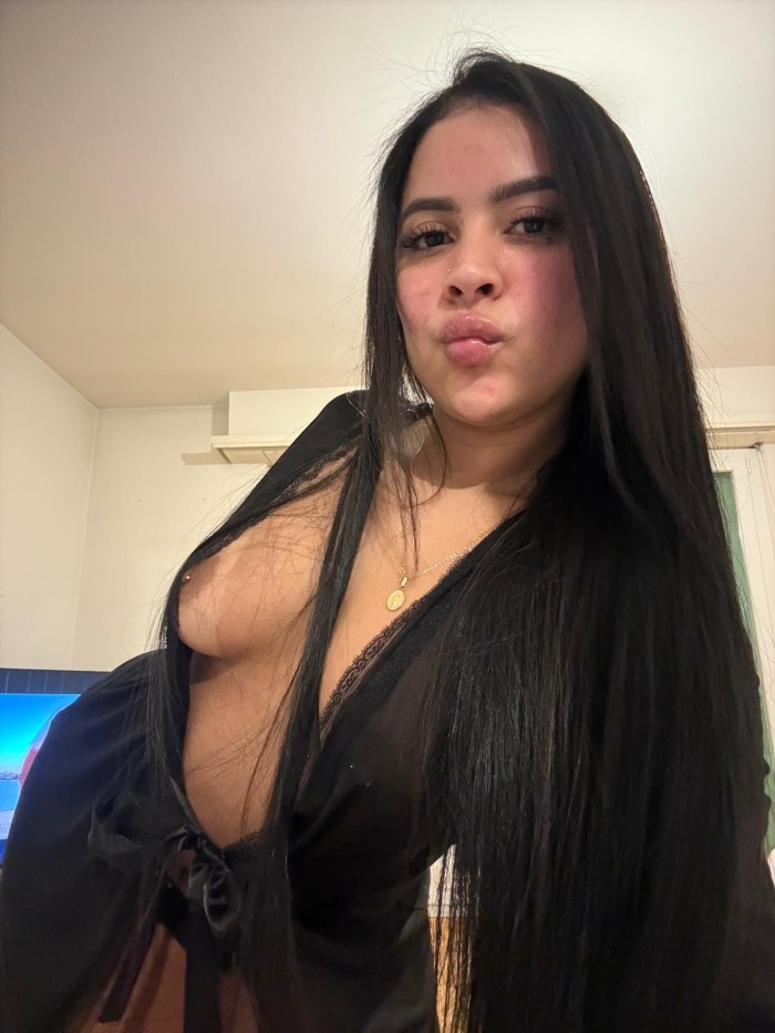 SAMANTHA DE TETAS GRANDES IMPLICADA