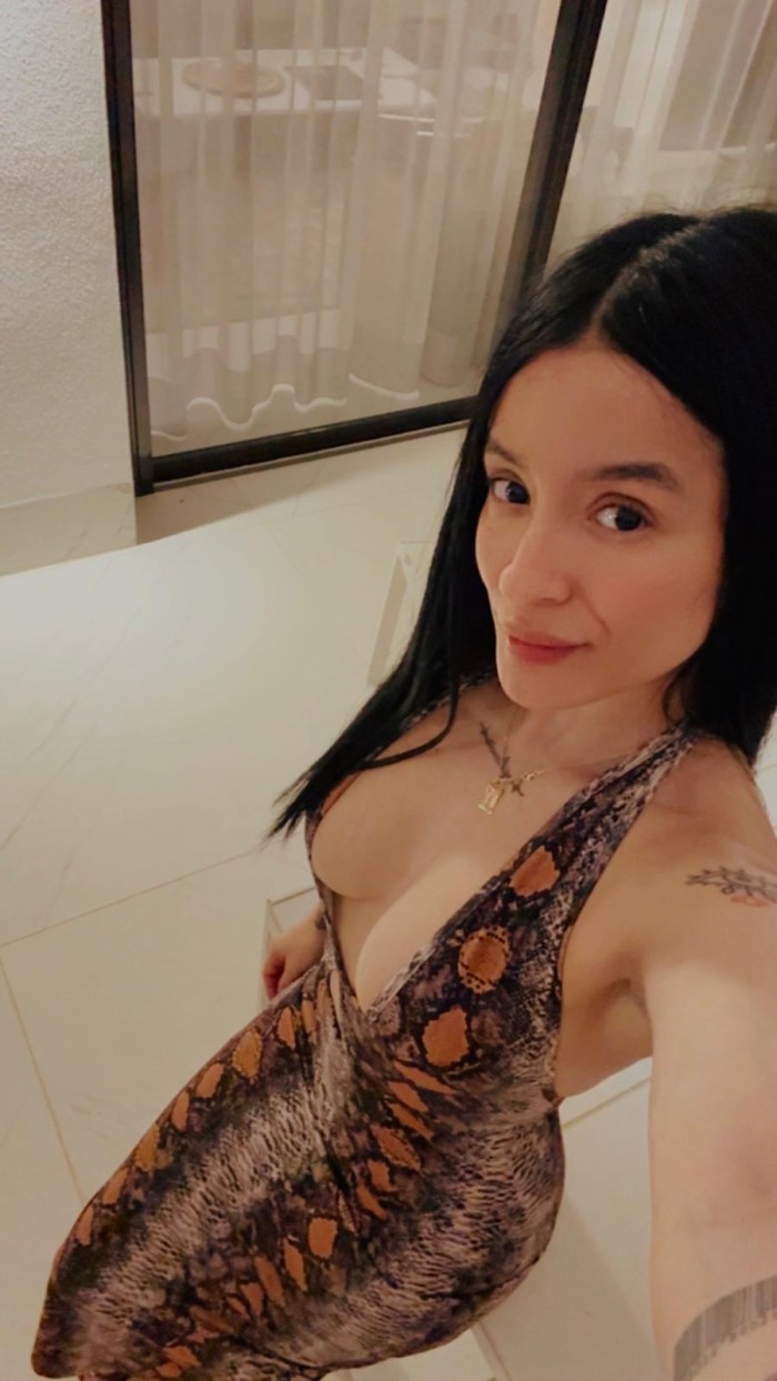 UNA FLACA MUY SENSUAL