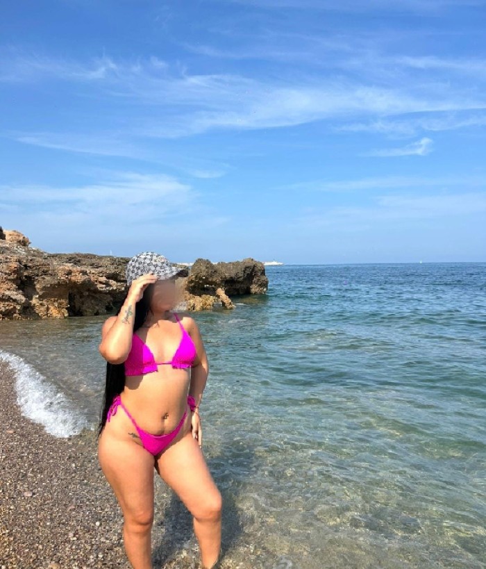 BELLA COLOMBIANA MUY CAUTIVADORA