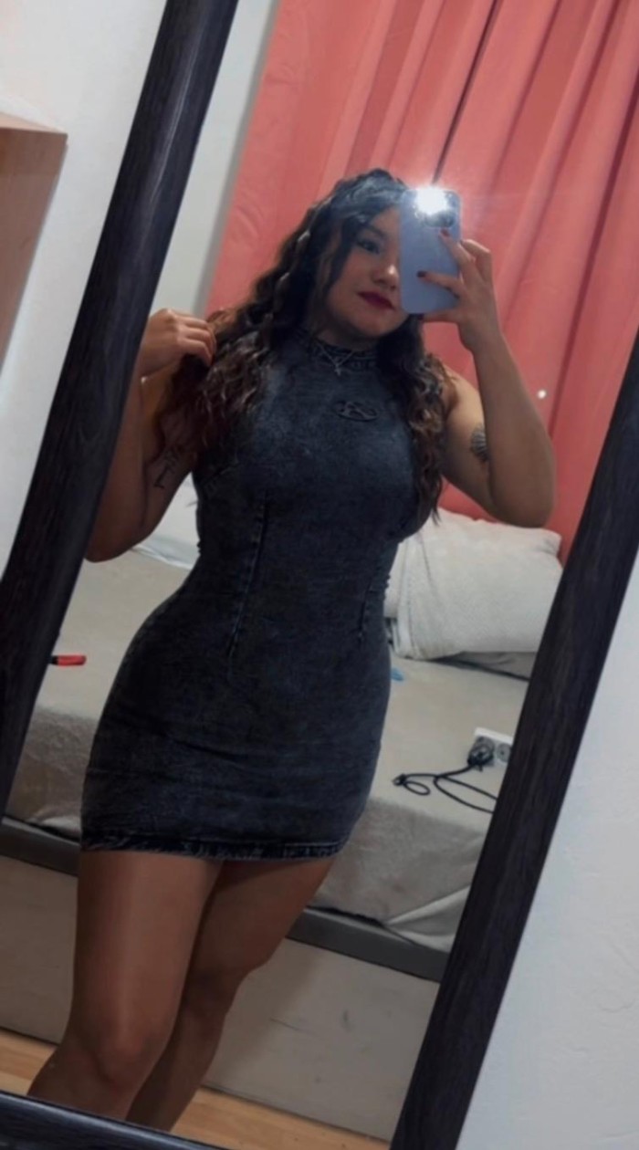 LAURA UNA JOVEN MUY SENSUAL
