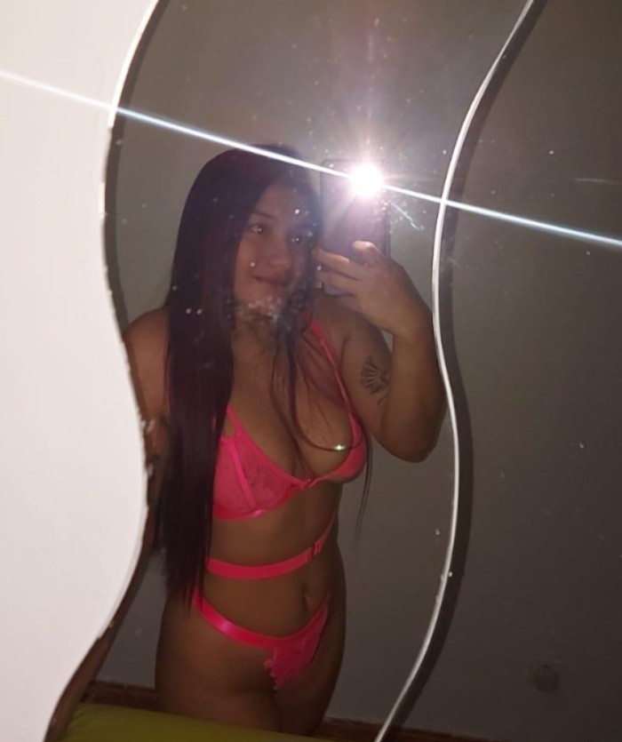 LAURA UNA JOVEN MUY SENSUAL