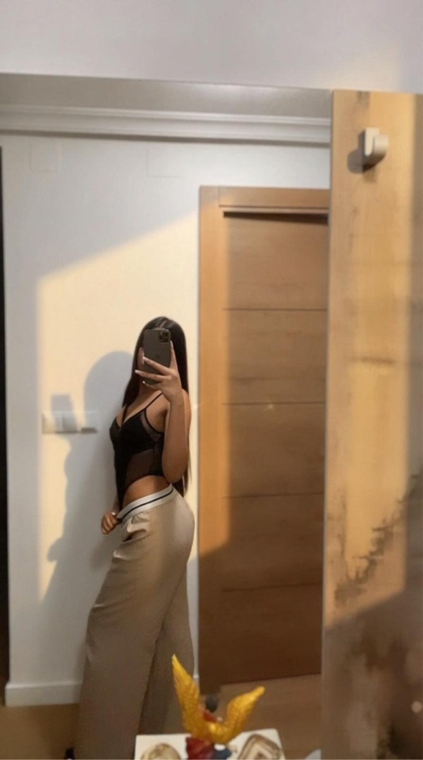 Jovencita Caliente Me vengo a Chorros