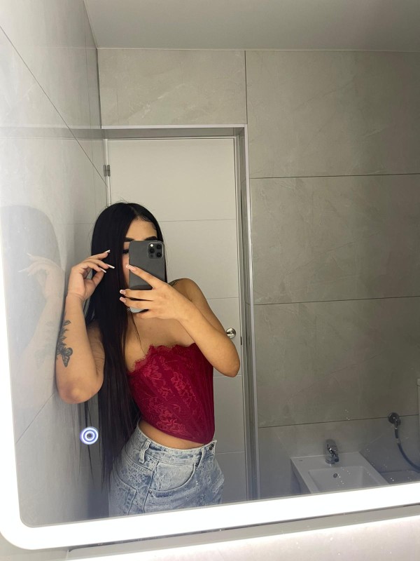 Jovencita Caliente Me vengo a Chorros