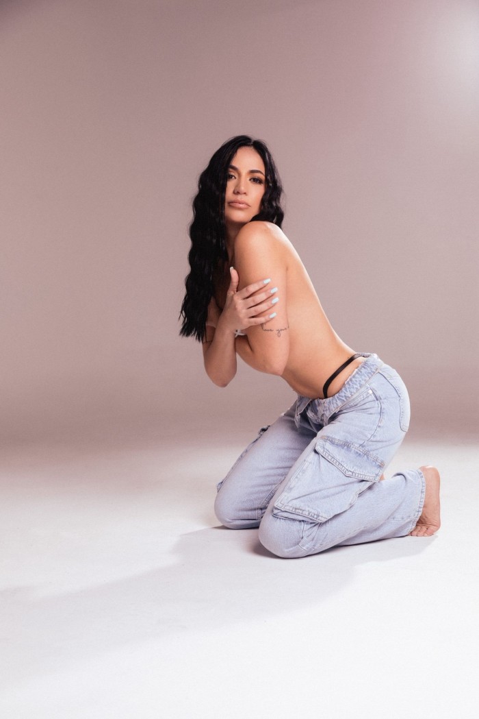 HERMOSA FLACA SEXI, CALIENTE GUARRA Y DESEOSA DE T
