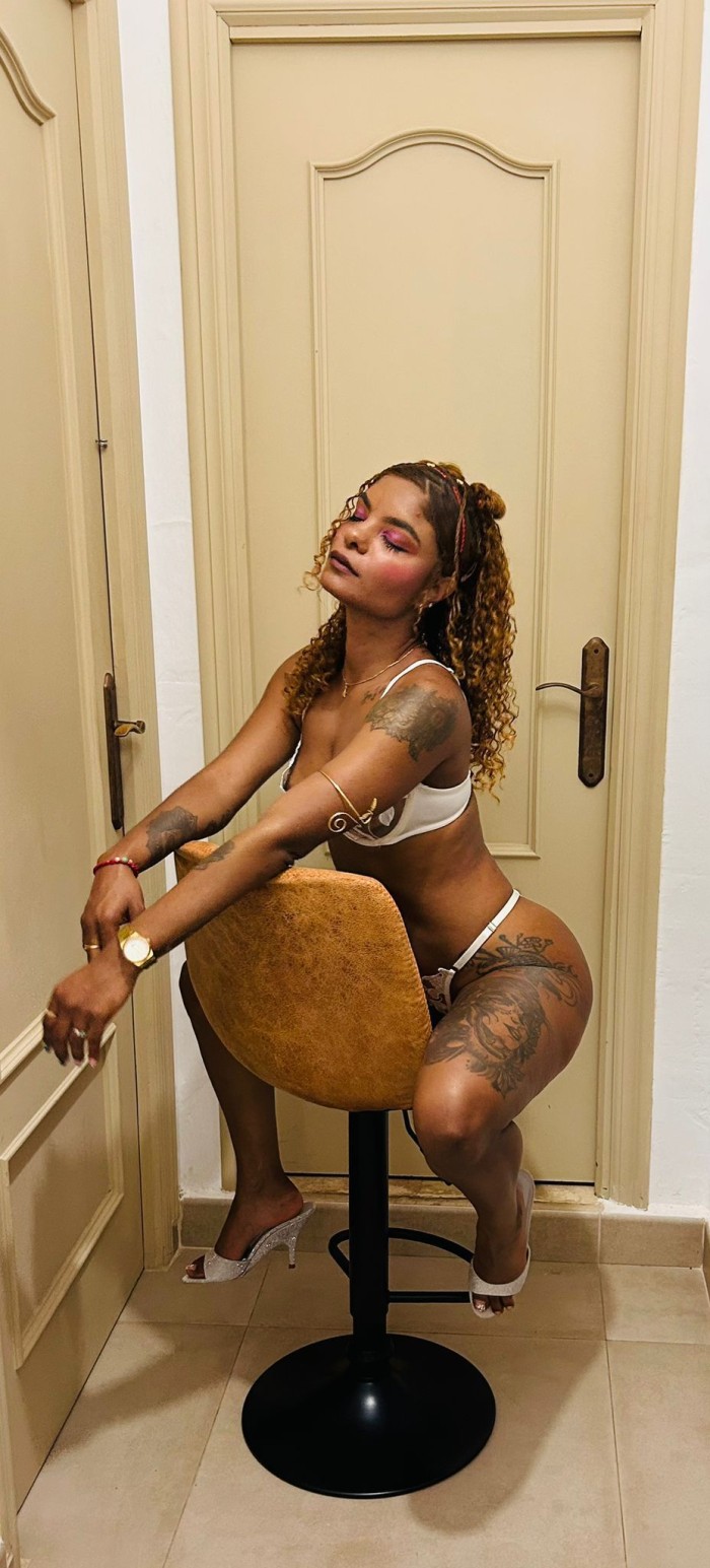 JOVENCITA ARDIENTE, MUY IMPLICADA Y TRAVIESA