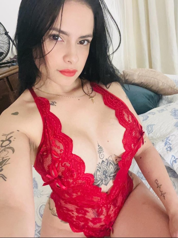 Ardiente y fiestera latina