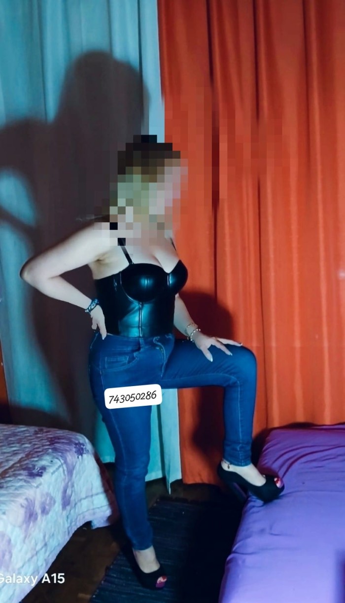 MASAJISTA ENCANTADORA PROFESIONAL EXPERIMENTADA