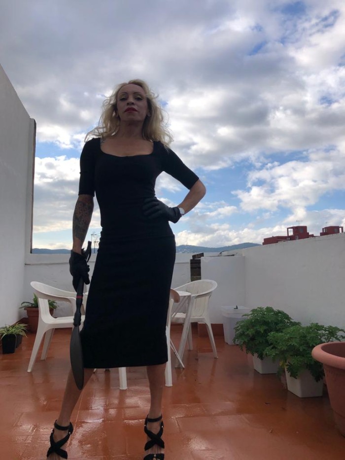 TRANS DOMINA MUY COMPLETA EN ALICANTE