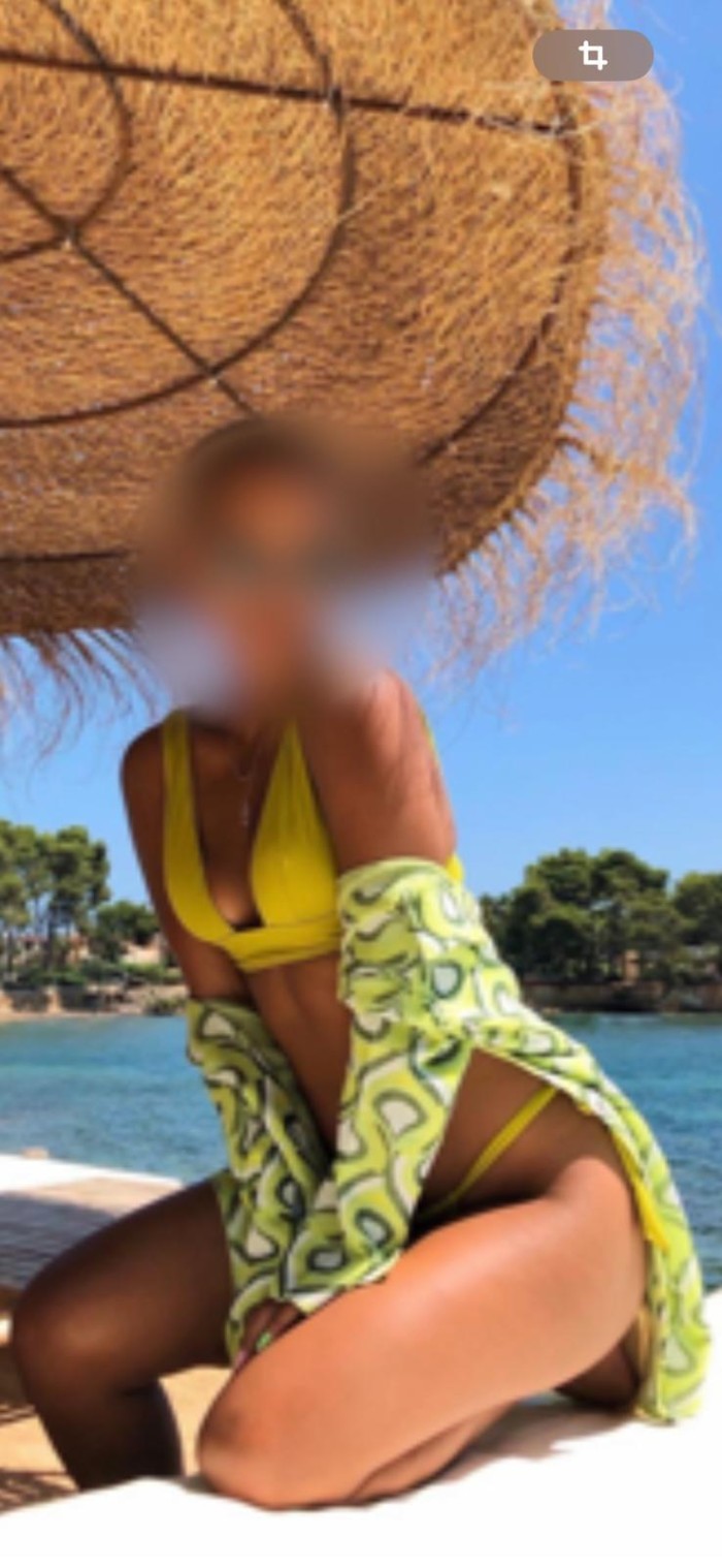 DELICIOSA IMPLICADA CACHONDA COMPLACIENTE