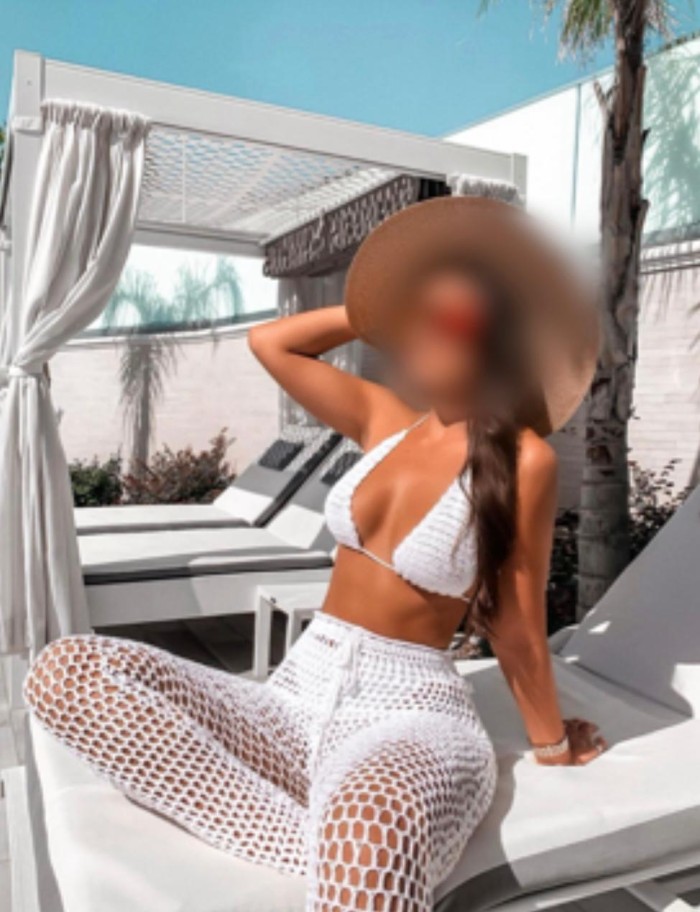 DELICIOSA IMPLICADA CACHONDA COMPLACIENTE