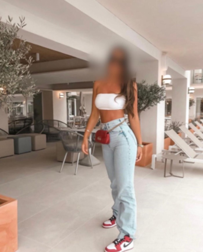 DELICIOSA IMPLICADA CACHONDA COMPLACIENTE
