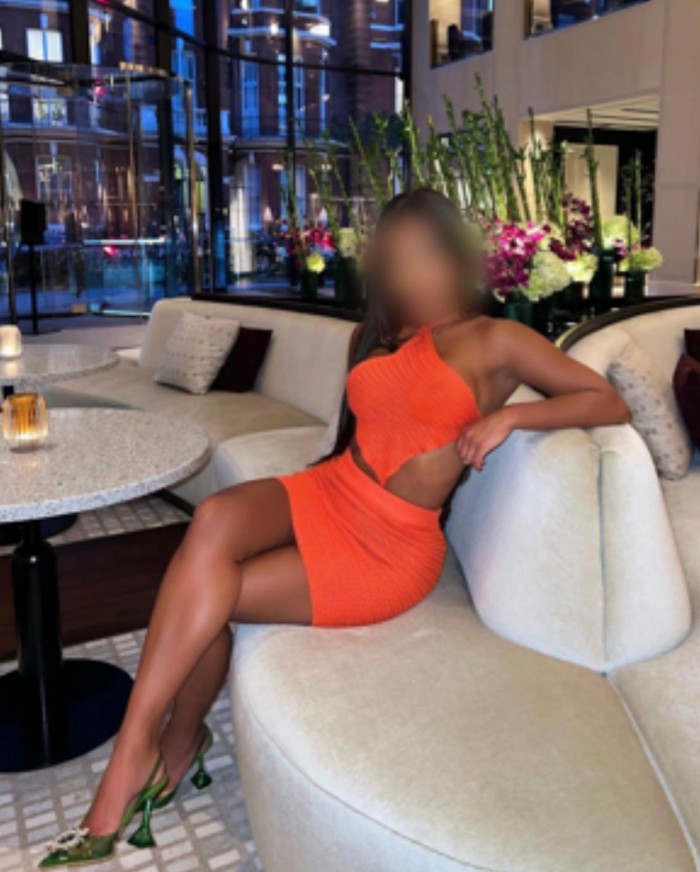 DELICIOSA IMPLICADA CACHONDA COMPLACIENTE