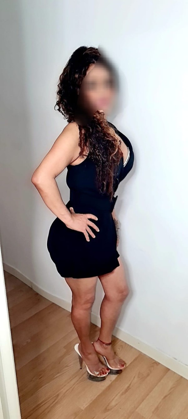Clítoriana cariñosa cachonda fiestera Pamplona