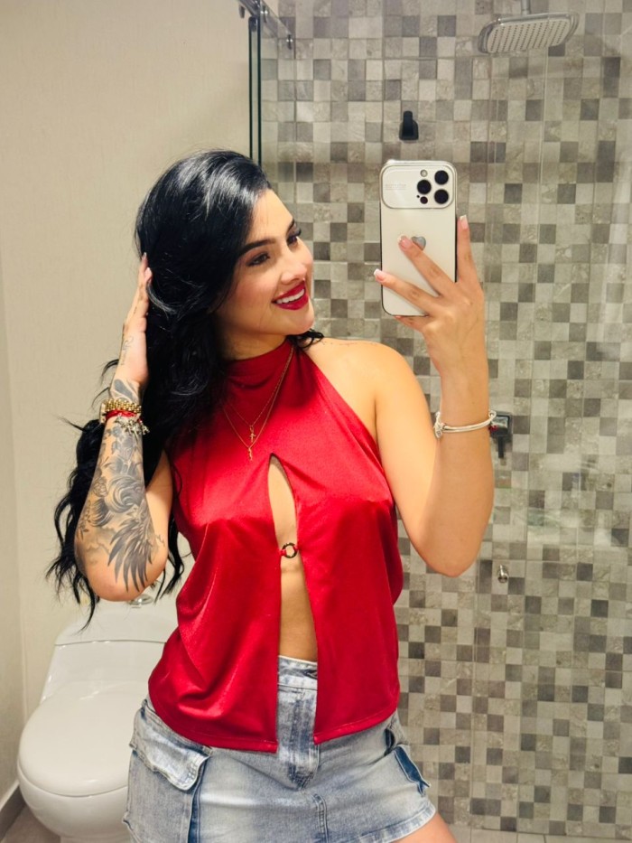 ENCANTADORA CHICA CON PECAS RECIEN LLEGADA