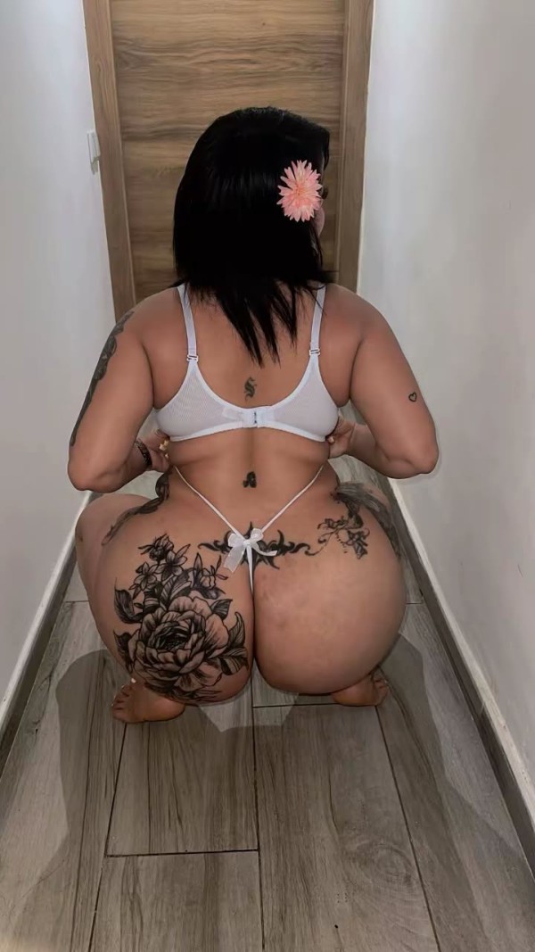 Soy rica colombiana fiestera me encanta disfrutar
