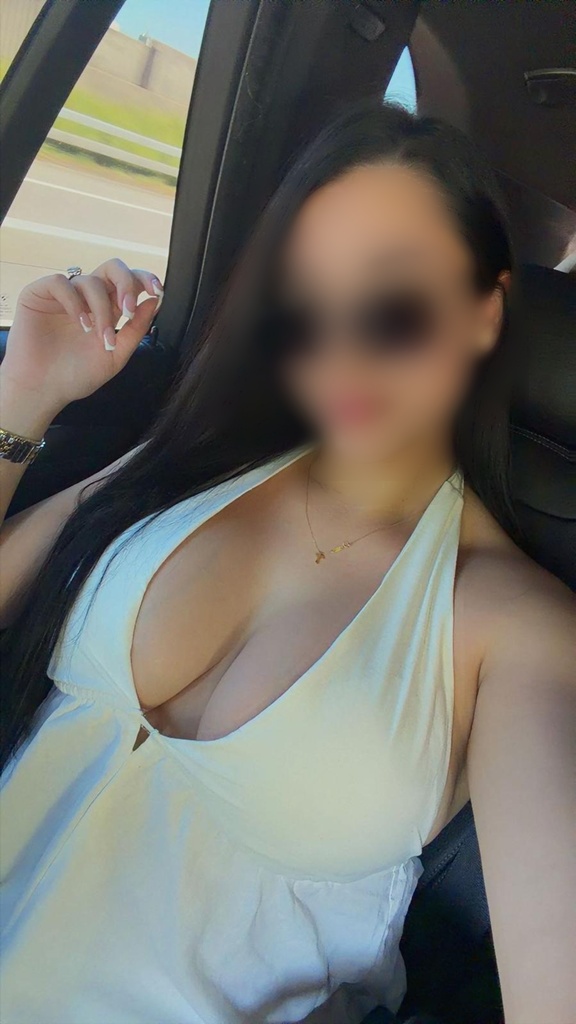 KENDRA LATINA UNA COMPAÑÍA AGRADABLE PARA DISFRUTA- MAGALUF