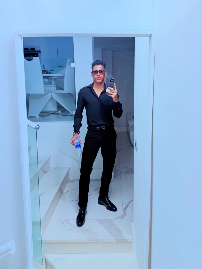 CRIS RECIÉN LLEGADO A LA CUIDAD LECHERO VERSATIL
