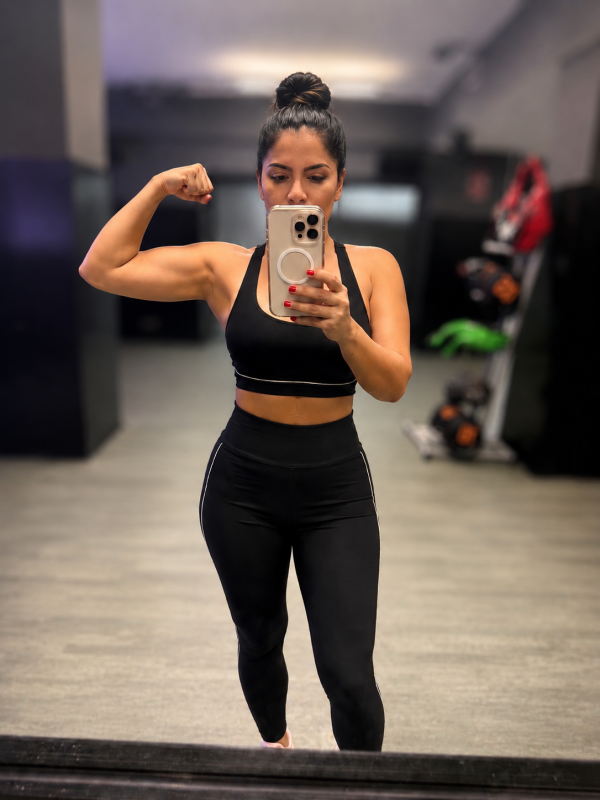 MORENA, TETAS Y CULO GRANDE, 24HORAS