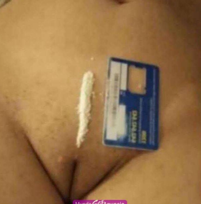 Ven hacerte una rayita en mi coño y pása la lengui