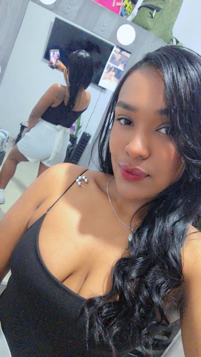 EN LOS NAREJOS MORENAZA ADICTA AL SEXO DURO