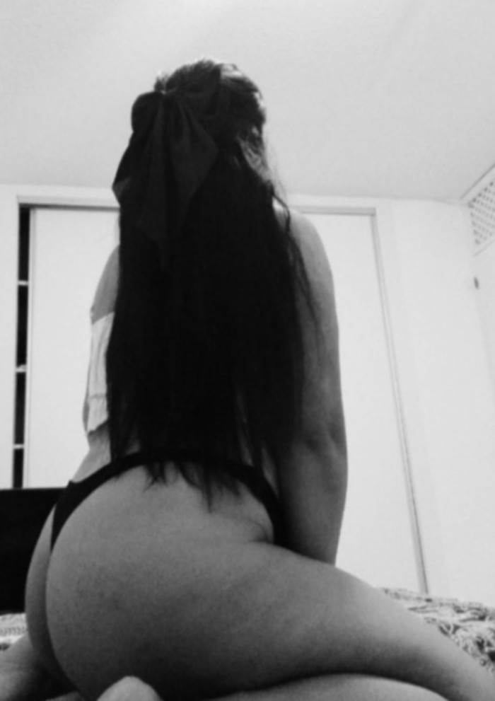 LAURA LINDA CHICA COLOMBIANA