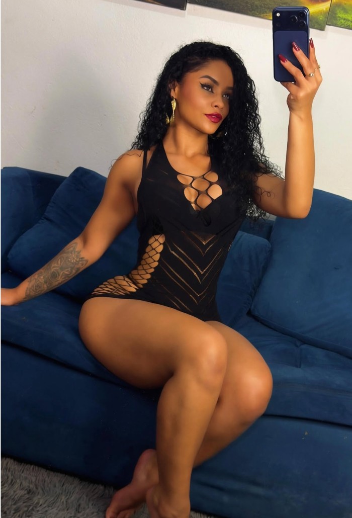 Recién llegada chica atractiva fiestera cañera