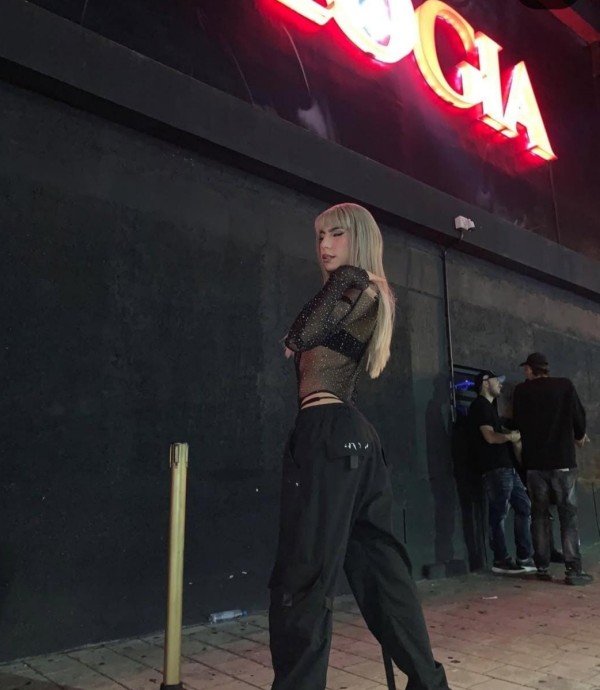 HERMOSA RUBIA FOLLADORA MUY ACTIVA Y BUEN TALADRO