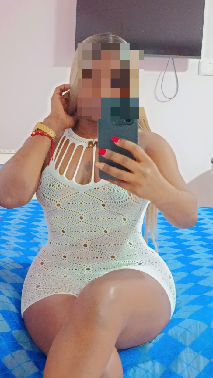 Morena bomba sexy cachonda