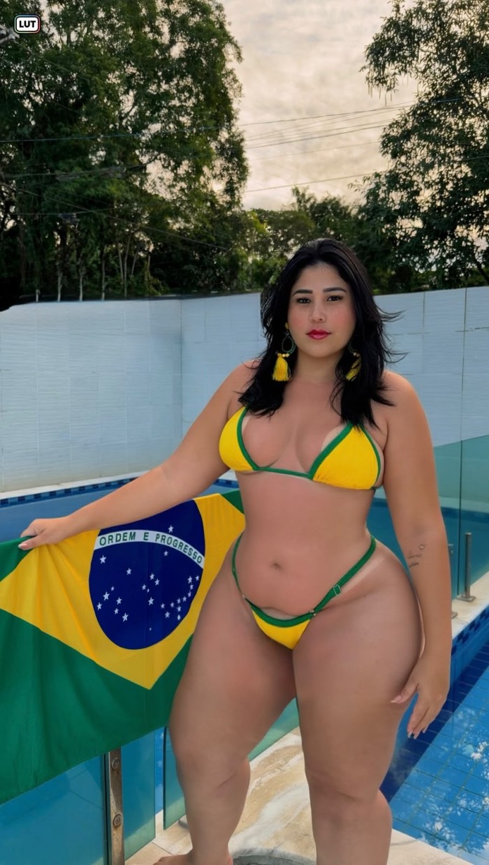 BRASILEÑA CURVY EXPLOSIVA Y JUGUETONA