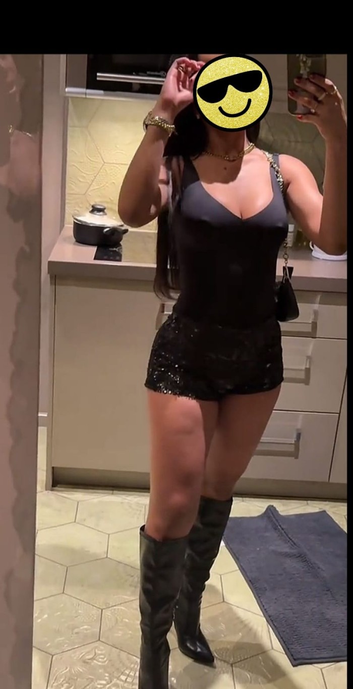 Laura tu morena fogoza