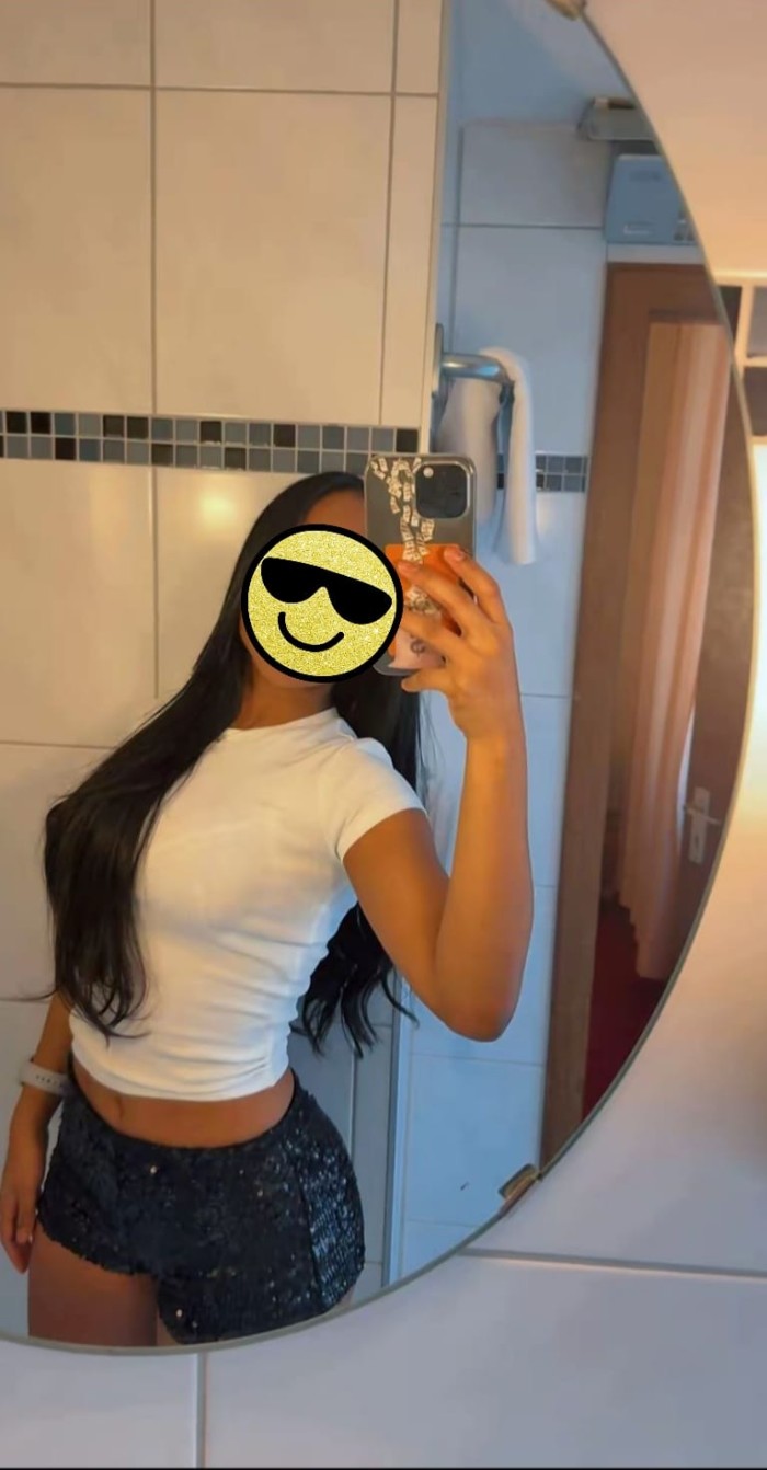 Laura tu morena fogoza