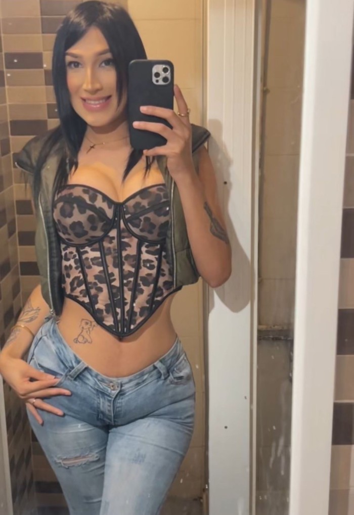 Sexy y explosiva Kimberly Herrera